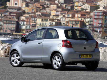 Owiewki przód TOYOTA YARIS   II  3d  2005-2011r