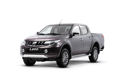 Owiewki przód MITSUBISHI L-200 (V/VI  gen) 4d (double cab) 06.2015r  →