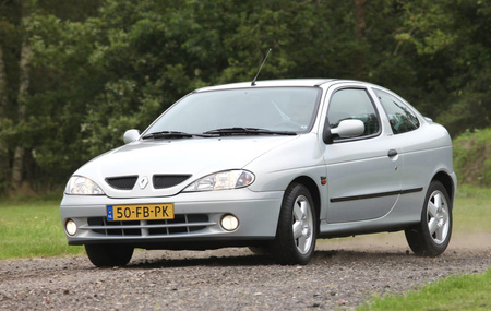 Owiewki przód RENAULT MEGANE COUPE  3d  1996r.-2002r.